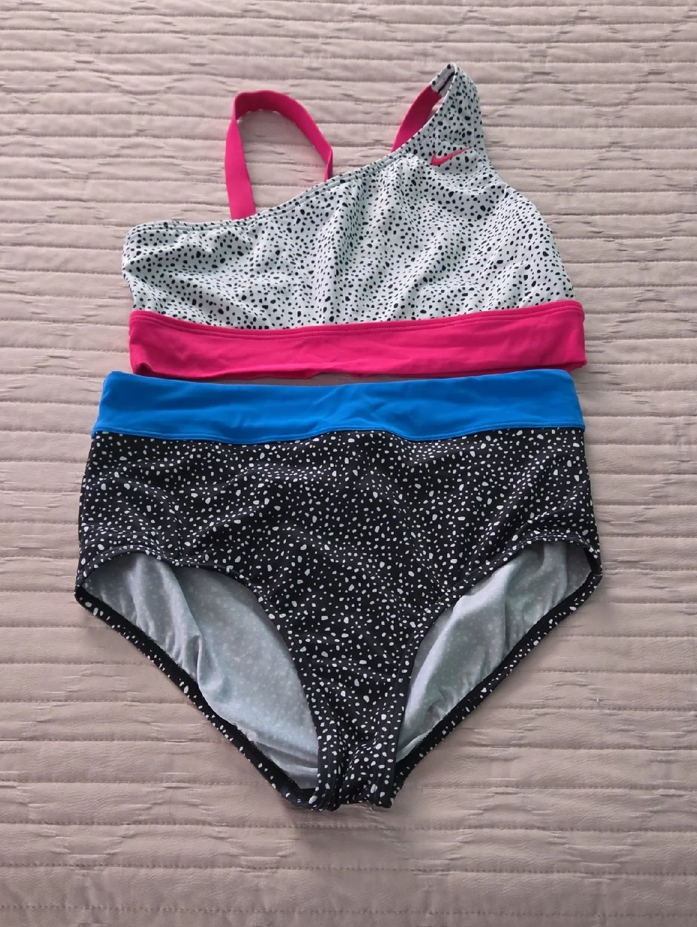 Nike - Picture 1 of 3